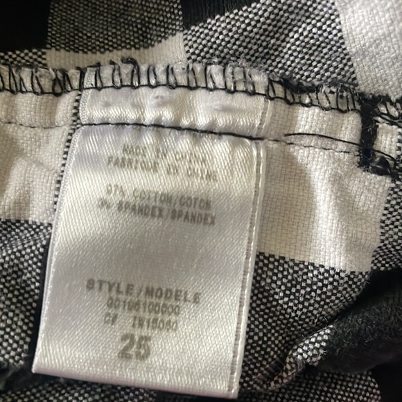 GUESS buffalo plaid low rise booty shorts size 25 - Picture 8 of 9